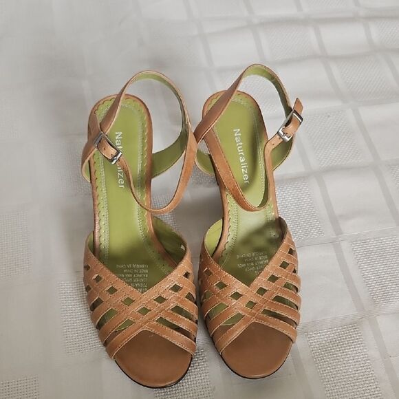 Naturalizer Women's Tan Strappy Sandals - Picture 5 of 16